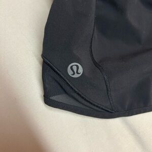 Lululemon Low-Rise Hotty Hot shorts size:0